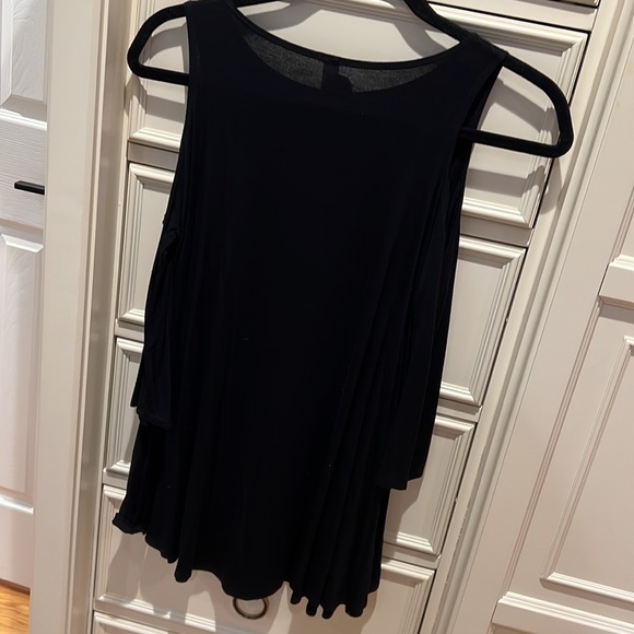 Women’s black size M JOLIE cold shoulder 3/4 length sleeve shirt - Picture 7 of 7